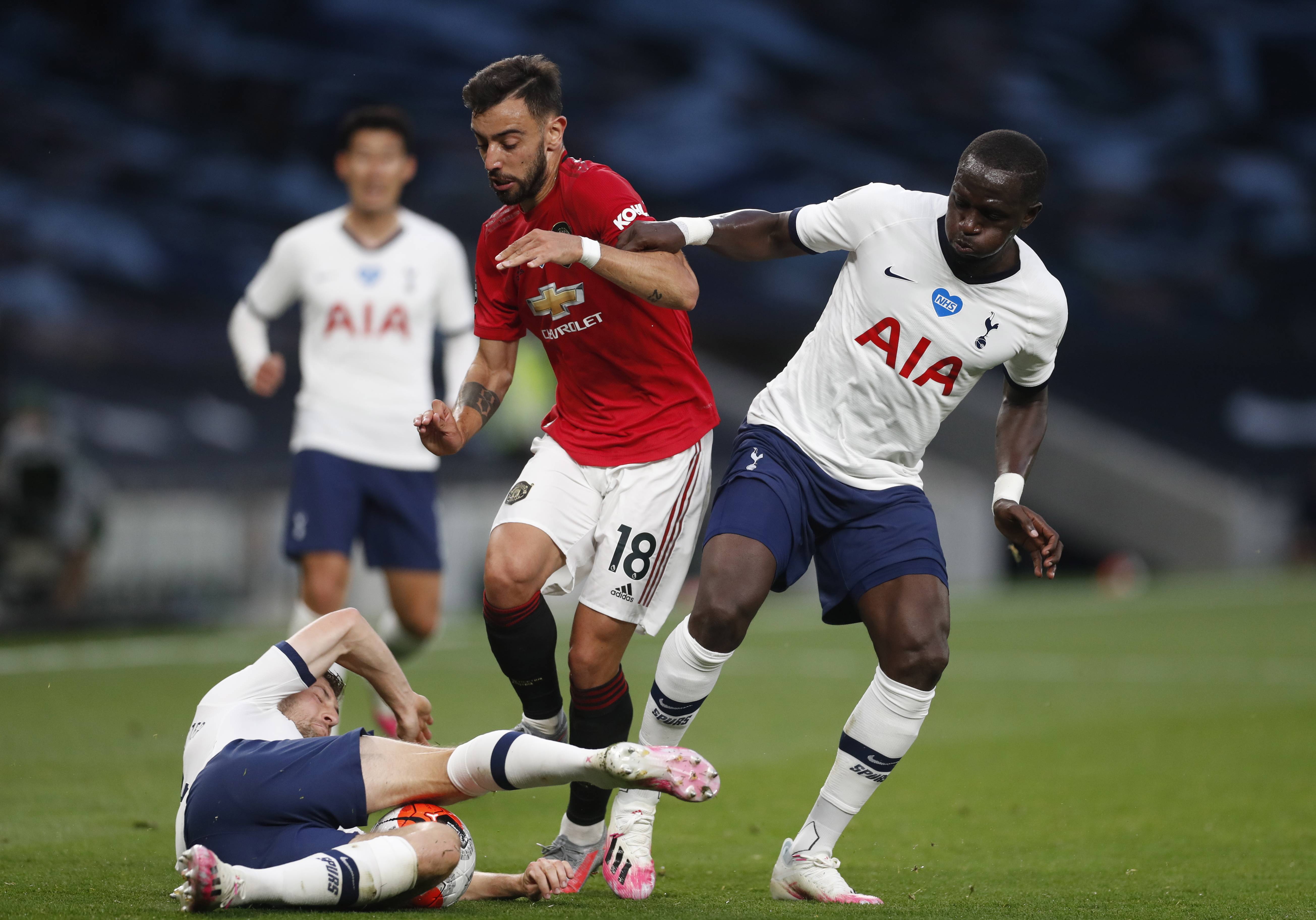 两个球员虽 两个球员虽